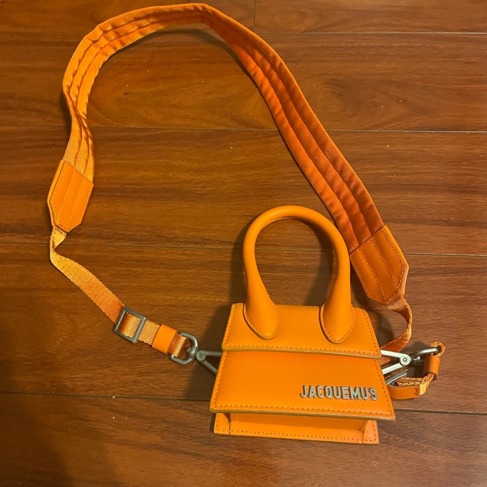 BRAND NEW, PERFECT CONDITION ORANGE LE CHIQUITO MINI SATCHEL BAG